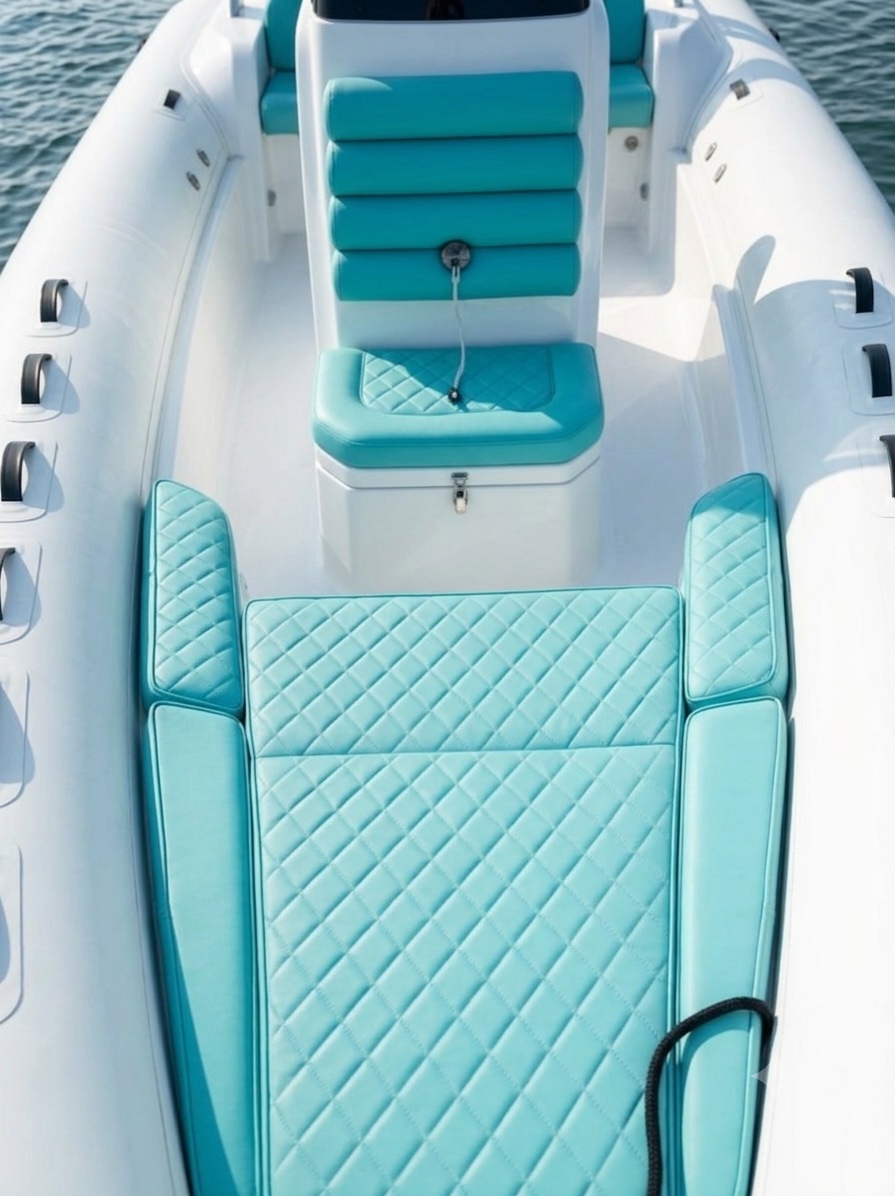 Bow sunbed and quilted Tiffany-blue upholstery of the Indigo RIBS 22